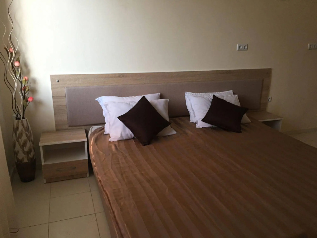 Palace Deluxe Hotel