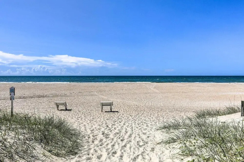 Walk to Shore: Atlantic Beach Condo w/ Pool Access