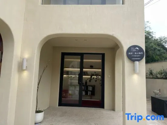 Longshang Jingyue B&B