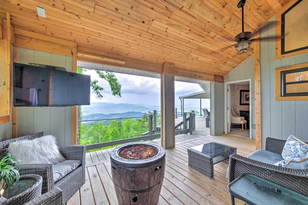 Mtn Treehouse w/ Fire Pit, Breathtaking Views