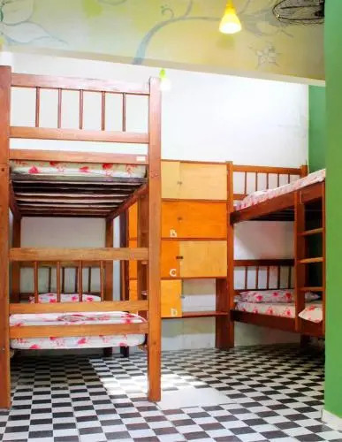 BANANAS HOSTEL