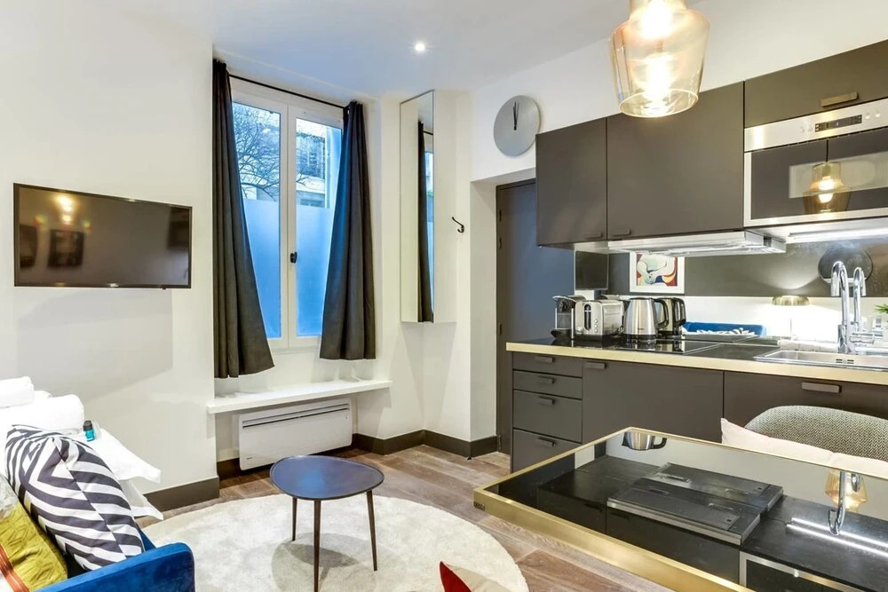 Exquisite Apartment in the Historical 7th District