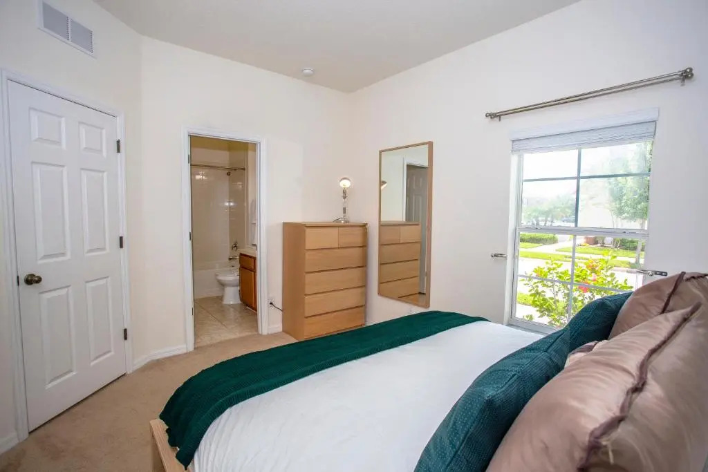 Four Bedrooms Townhouse 4563