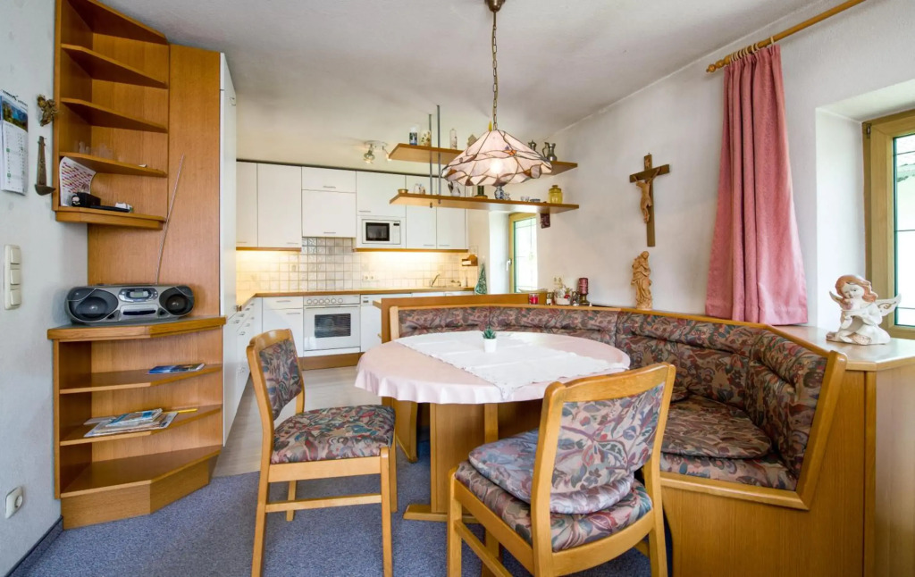 Wonderful bright apartment with balcony & garden