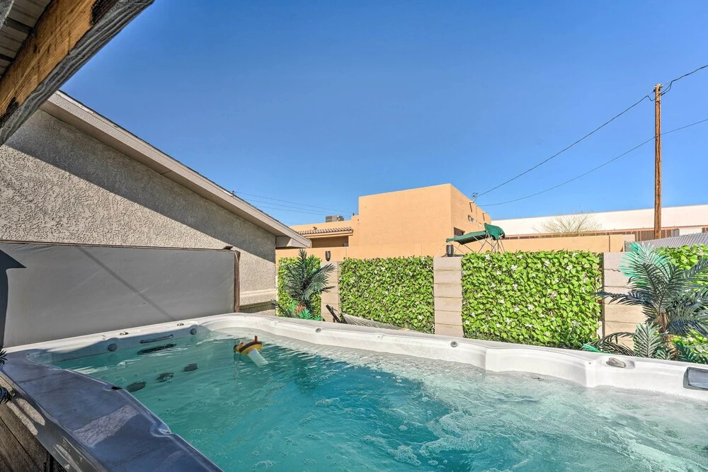 Lake Havasu City Home: Hot Tub & Swim Spa!