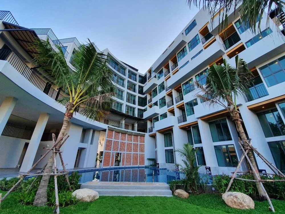 Atom Phuket Hotel