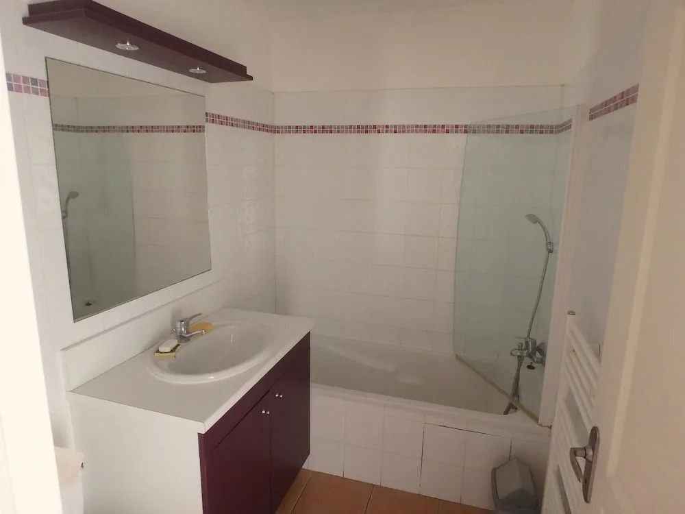 House With 2 Bedrooms in Martigues, With Pool Access, Enclosed Garden