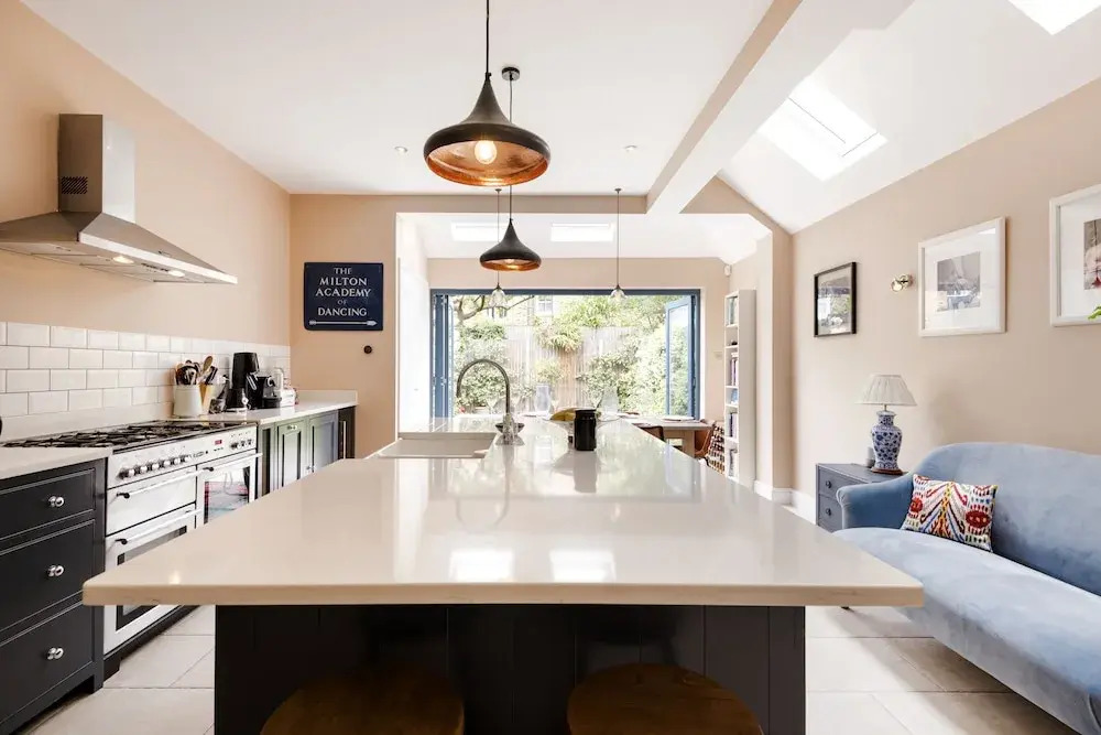 Spectacular Shepherds Bush Home Close to Westfield