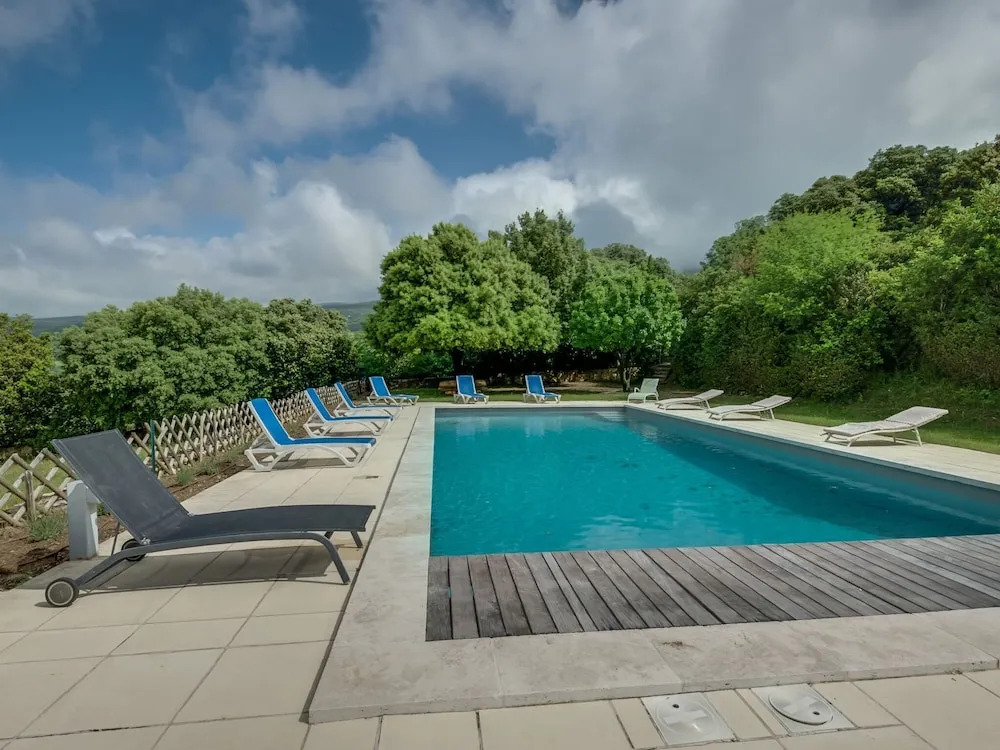Secluded Holiday Home in Rustrel With Swimming Pool