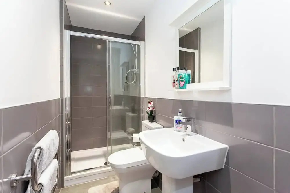 Spacious 2BR -liverpool Central - Walk to Royal Dock, Nightlife & Train Station