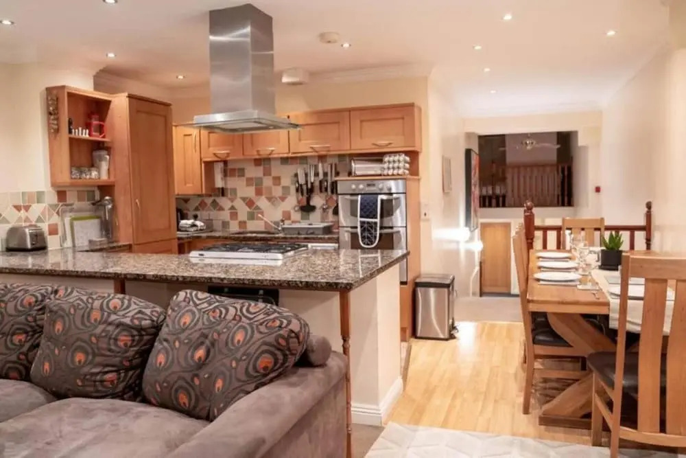 3-bed Apartment 5 Mins Walk to Boscombe Beach