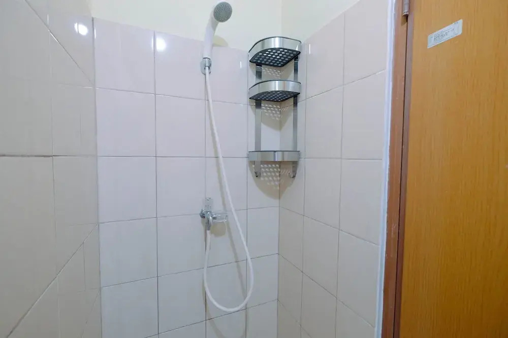 Tifolia Studio Apartment with Double Bed near LRT Station