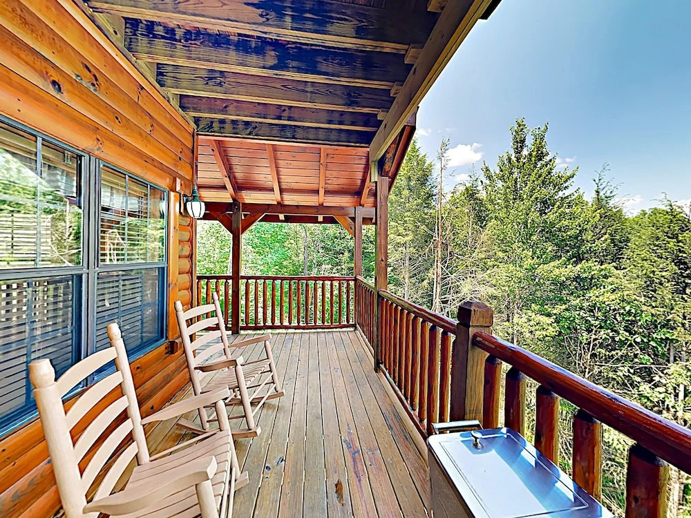 Peaceful Serenity W/ Private Hot Tub & Game Room 4 Bedroom Cabin
