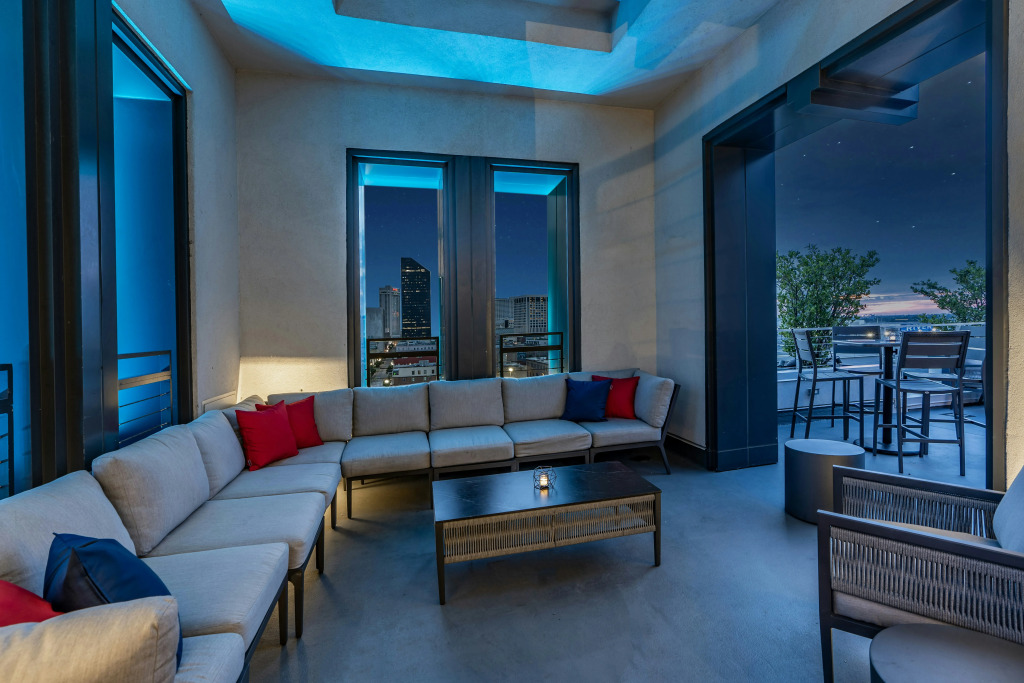 The Higgins Hotel New Orleans, Curio Collection by Hilton