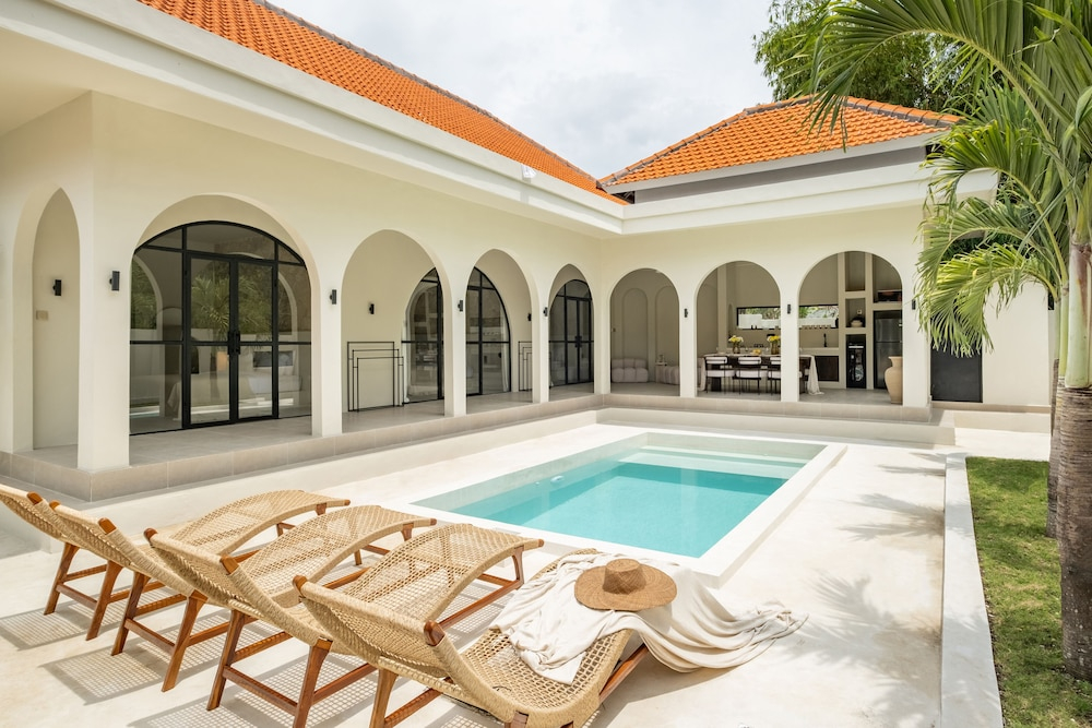 Private Villa Rayana By OriVista