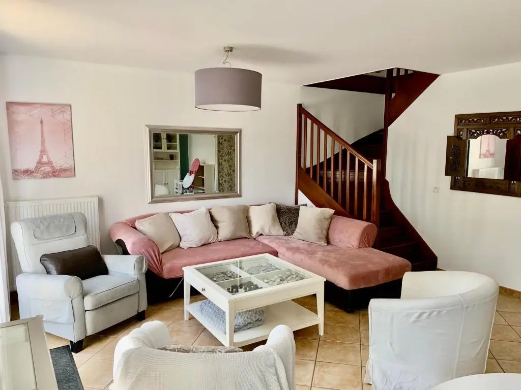 DISNEY PRIVATE GARDEN VILLA 4 bedrooms for 8 to 10 people with 3 bathrooms Netflix Wifi Disney Plus