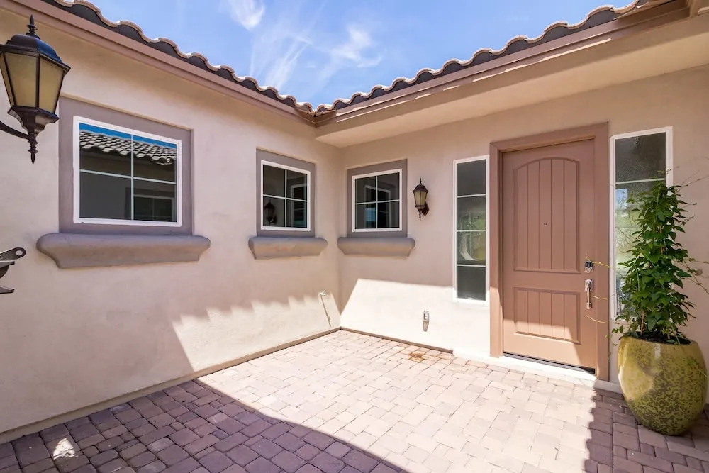 3 Bedroom Home with Outdoor Pool
