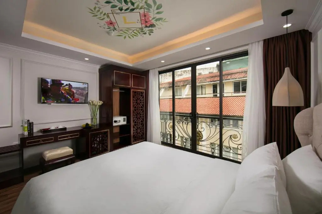 Golden Legend Palace Hotel & Travel