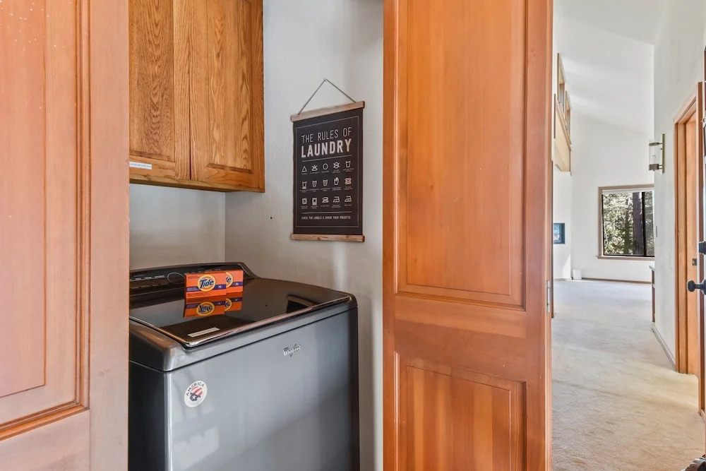 New Listing! Sugar Bear Lodge W/ Hot Tub 4 Bedroom Home