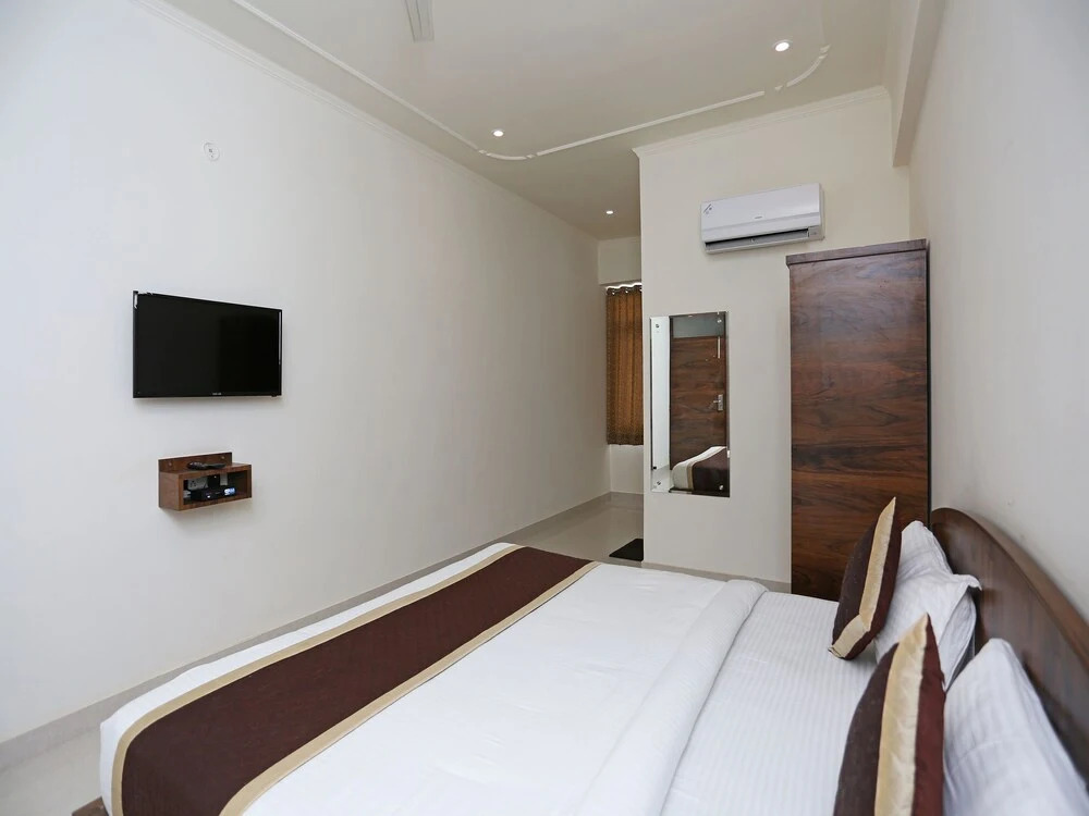 Fabhotel Shiv Palace