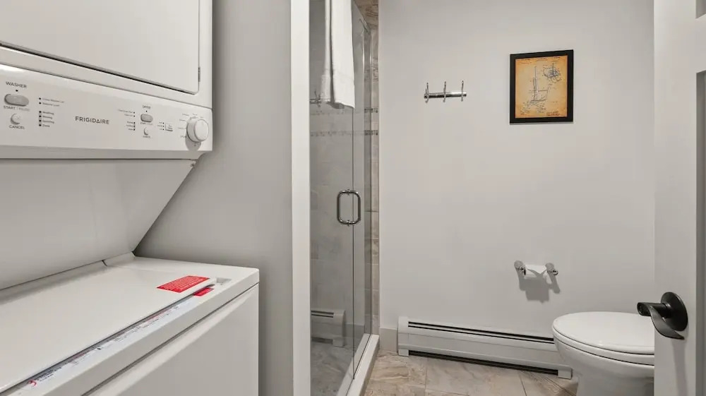 The Common Man At Mad House 3 Bedroom Condo by RedAwning