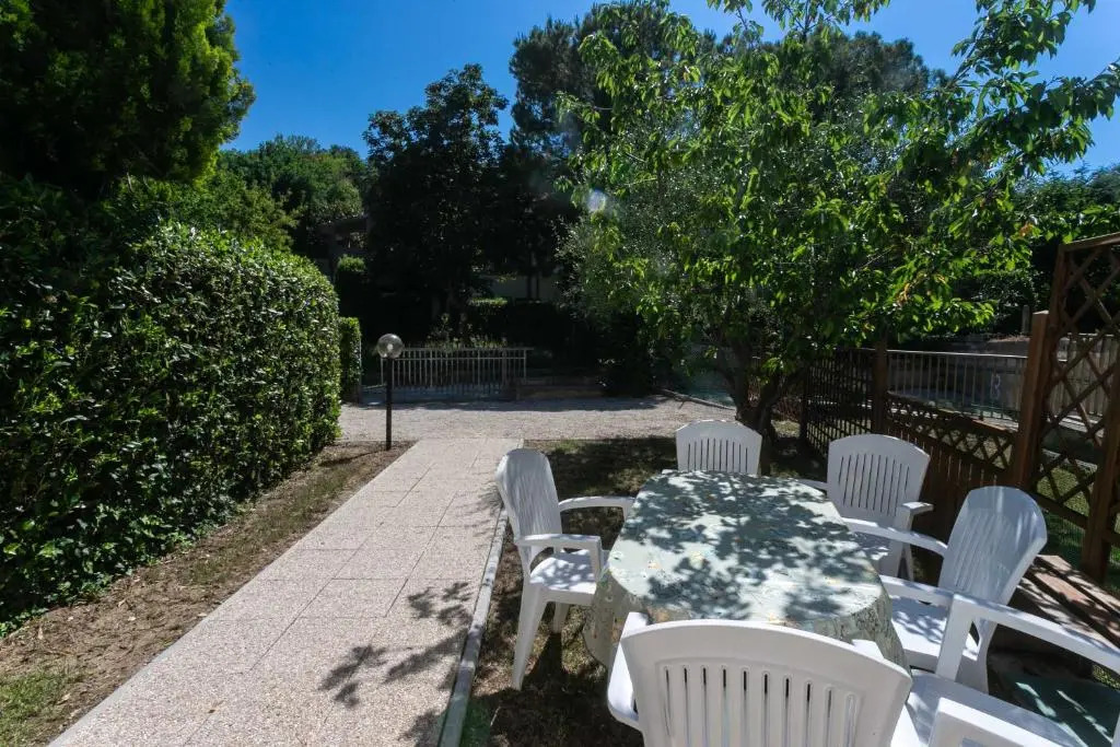 N39 - Numana, Villa Con Giardino a Due Passi Dal Mare