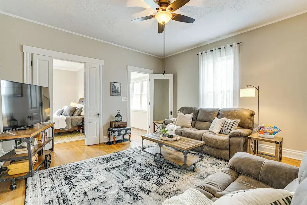 Home w/ Fenced Backyard, 6 Mi to Dtwn Louisville!