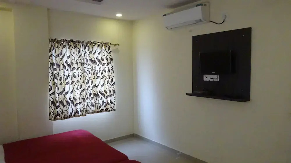 Hotel Sai Hira by OYO Rooms