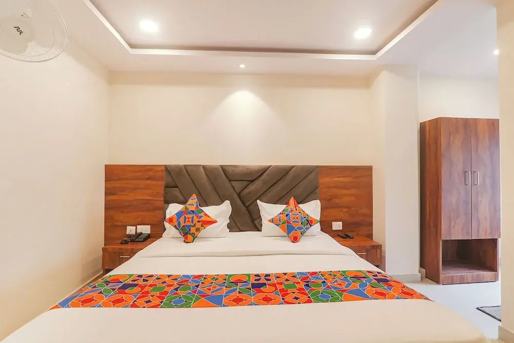 FabHotel Rachna Palace and Banquets - Nr Lekhraj Metro Station