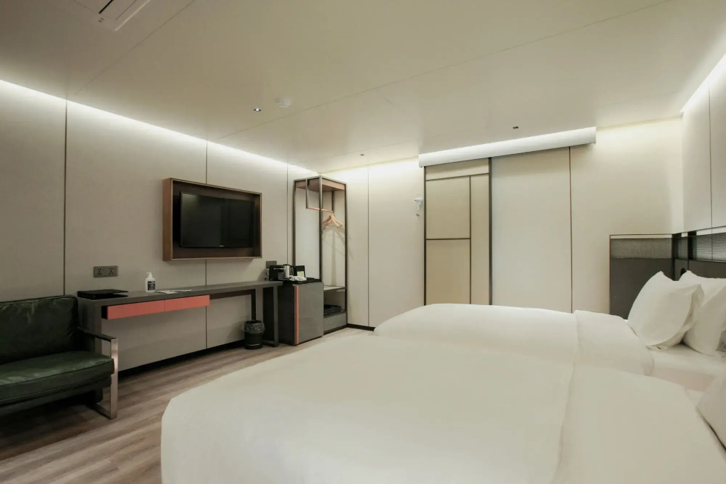 L&L City Hotel