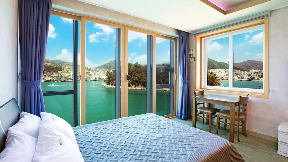Yeosu Janggun Island Pension