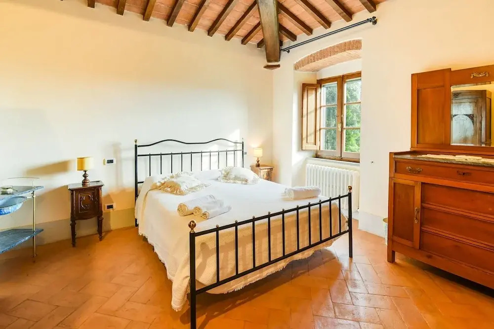 Villa With Private Pool, Near Cortona, 3 Apartments