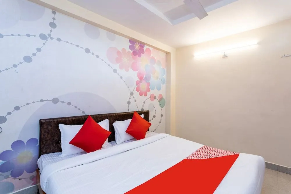 OYO 36211 Hotel Padma Palace