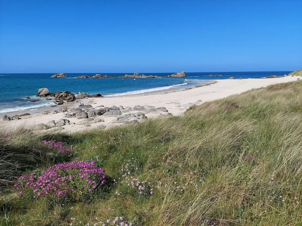 Holiday Home in Cleder Near Les Amiets Beach
