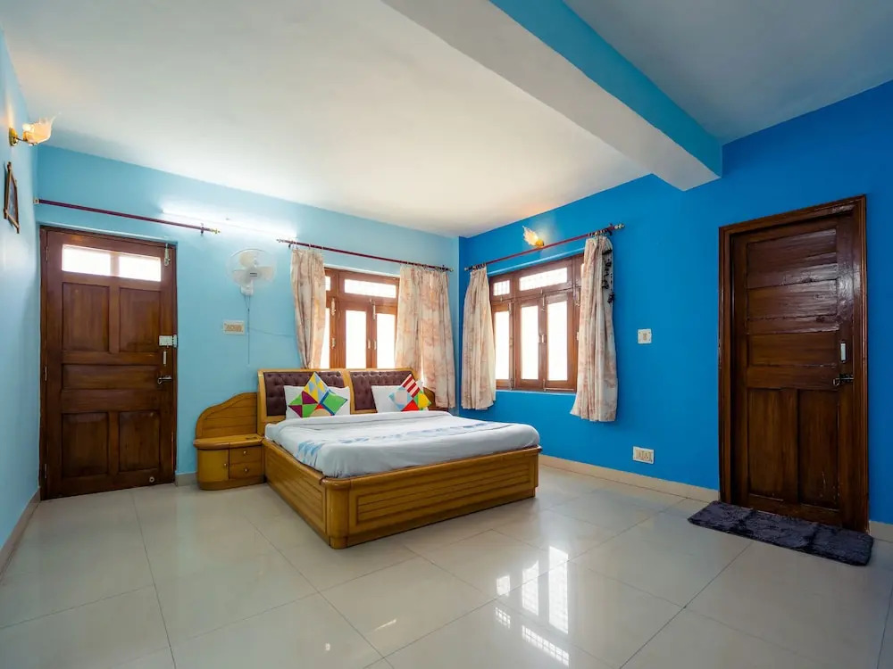 OYO 13894 Home Skyline Homestay Near Picture Palace