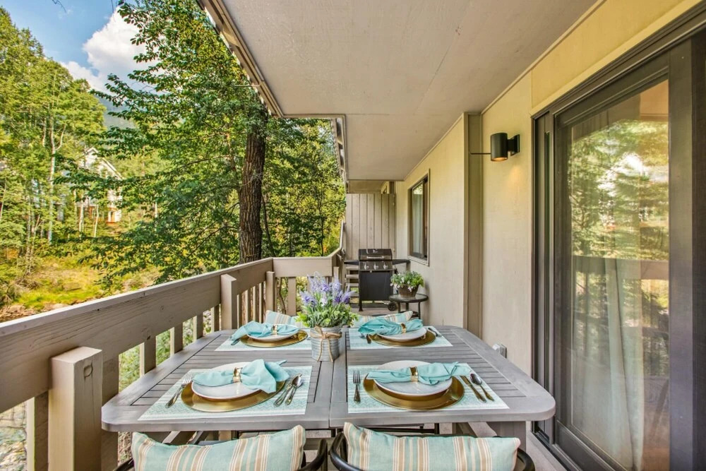 Designer Condo on River - Steps to Aspen Center