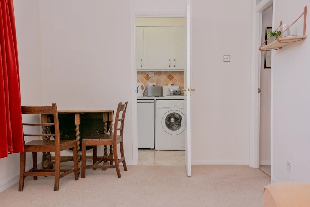 Studio Apartment in Putney With Balcony Sleeps 2