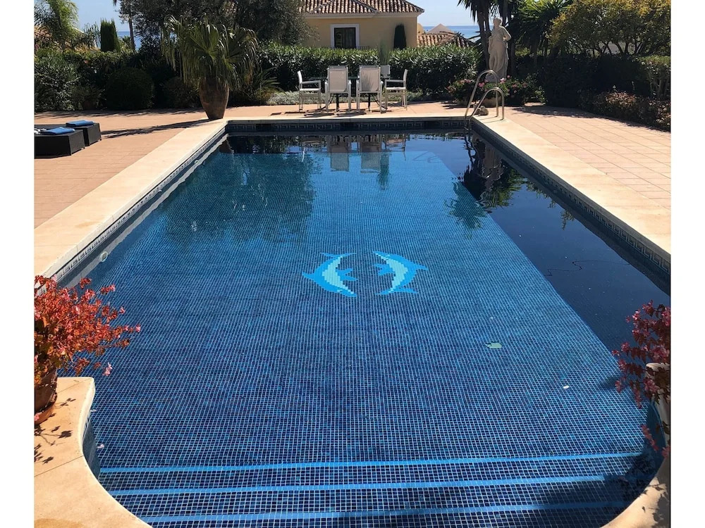 Luxury Villa with Private Pool & Spacious Garden near Sea & Marbella