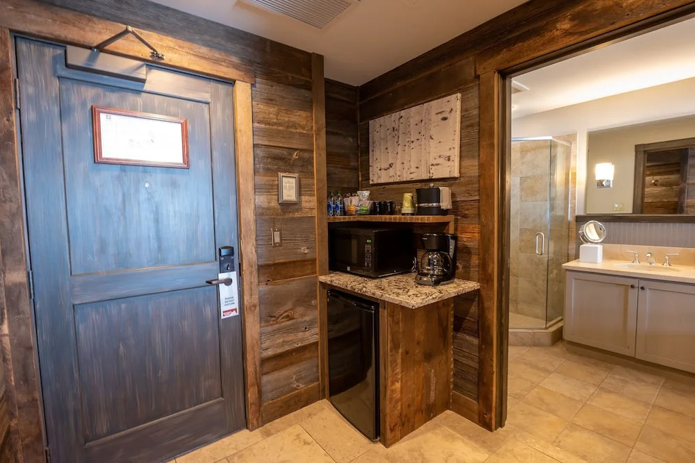 Three Bedroom Mountain Chic 6th Floor Penthouse with Amazing View 3 Condo - No Cleaning Fee! by RedAwning