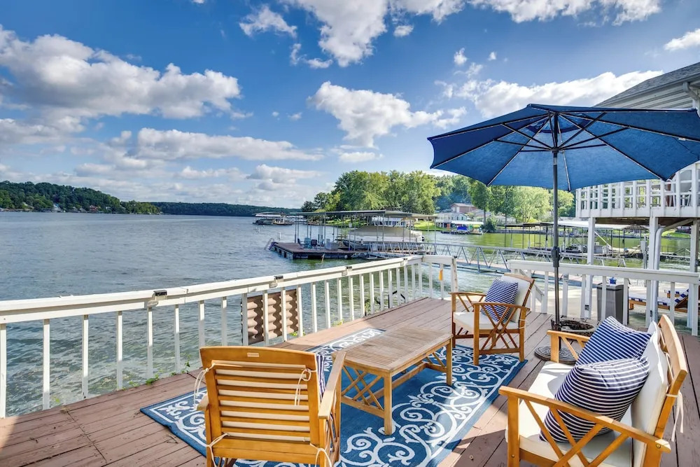 Lake View Cottage: Lake Ozarks Getaway