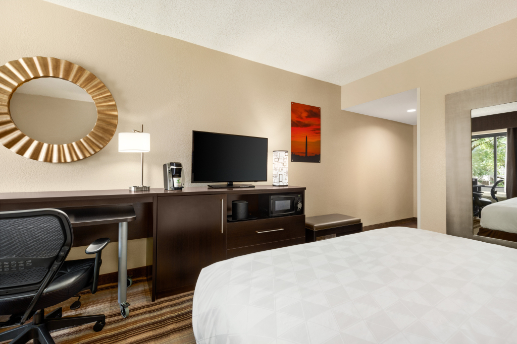 Holiday Inn Washington-Dulles International Airport by IHG