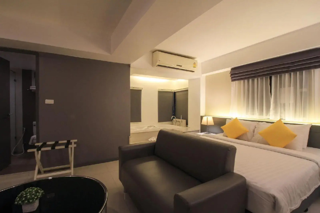 Ratchada City Hotel