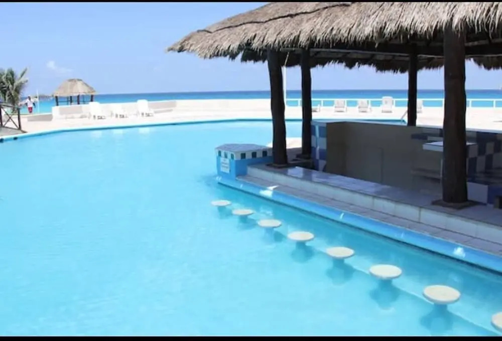Wonderful Suite Front Of The Beach In Cancun Hotel Zone