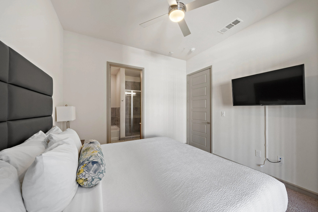 Downtown Location ✔Deep Cleaned ✔Modern Living