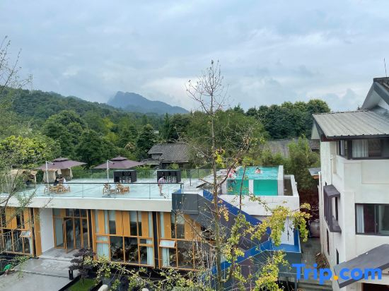Mount Qingcheng Liuhe · Bisu Wenquan Homestay