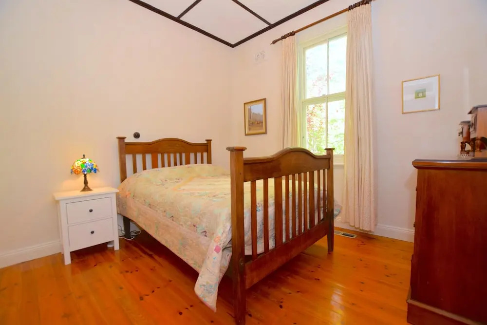 Mintie Cottage on Leura Mall