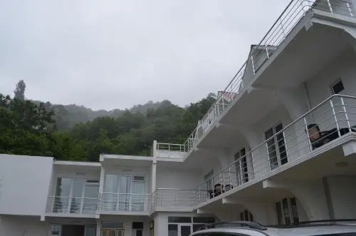 Rezos House