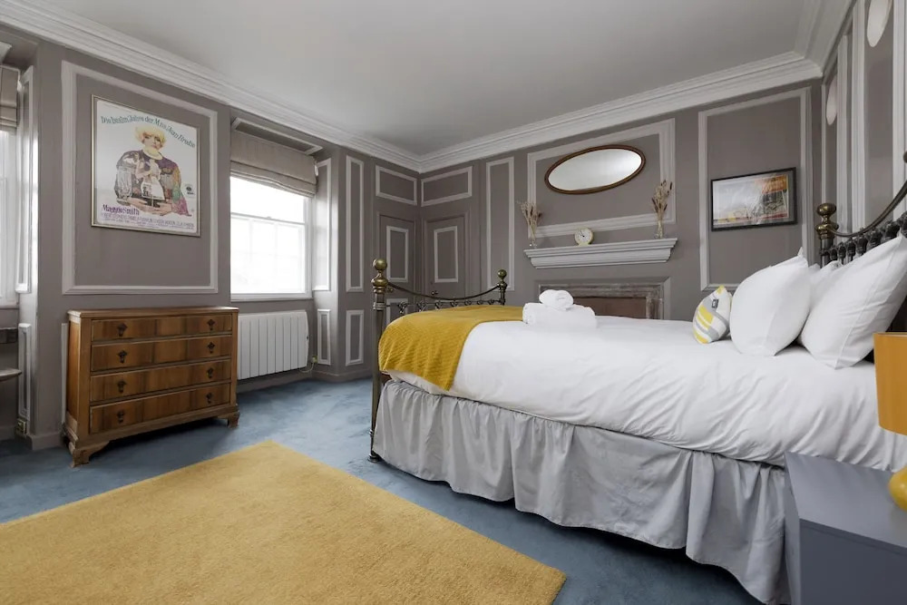 JOIVY Eclectic & Design Led 3Br Apt Near Edinburgh Castle