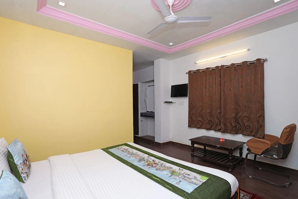 OYO 9984 Hotel Shiv Sagat