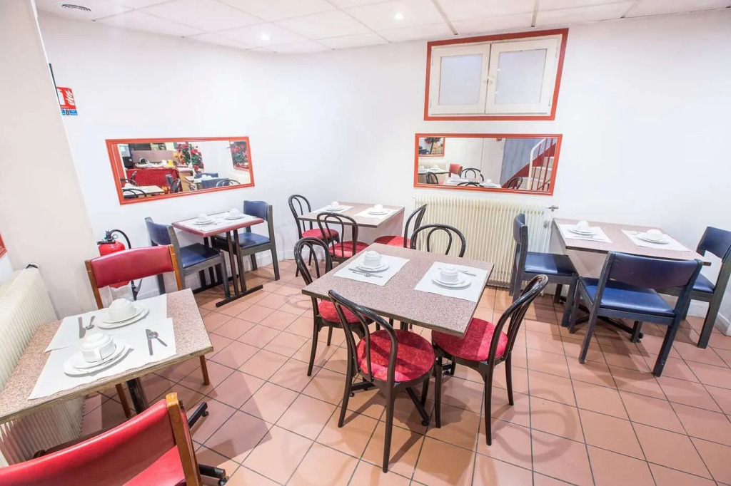 Hipotel Belgrand Edith Piaf